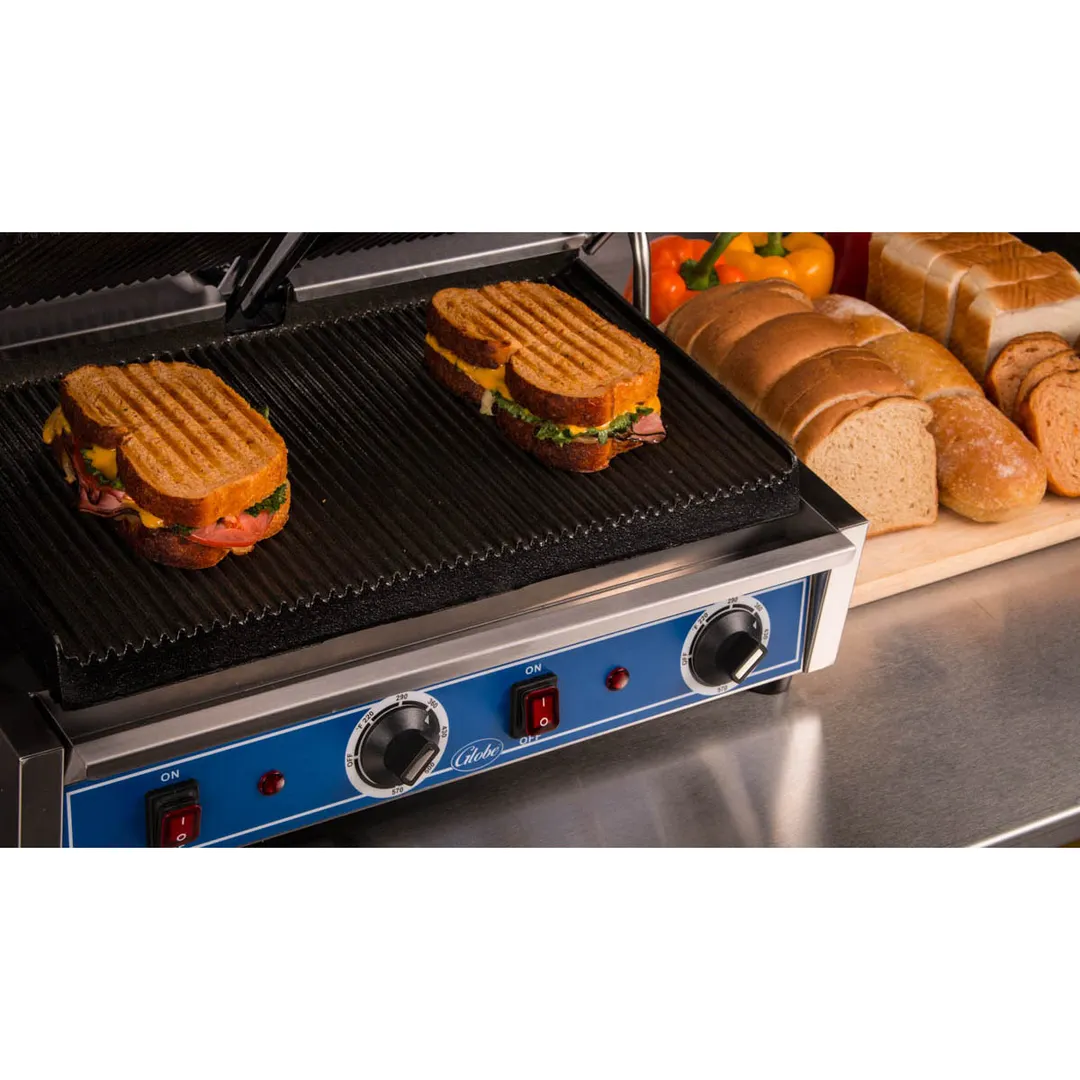 Globe GPG1410 19" Sandwich Panini Grill w/ 14" x 10" Grooved Plates, 120V