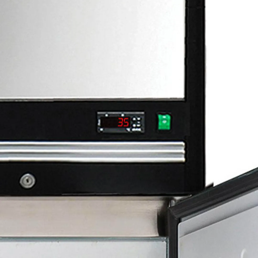 Maxx Cold MXCR-23FDHC 26" 1-Section Reach-In Refrigerator w/ Solid Door, Top Mount, Aluminum Interior, 23 cu. ft
