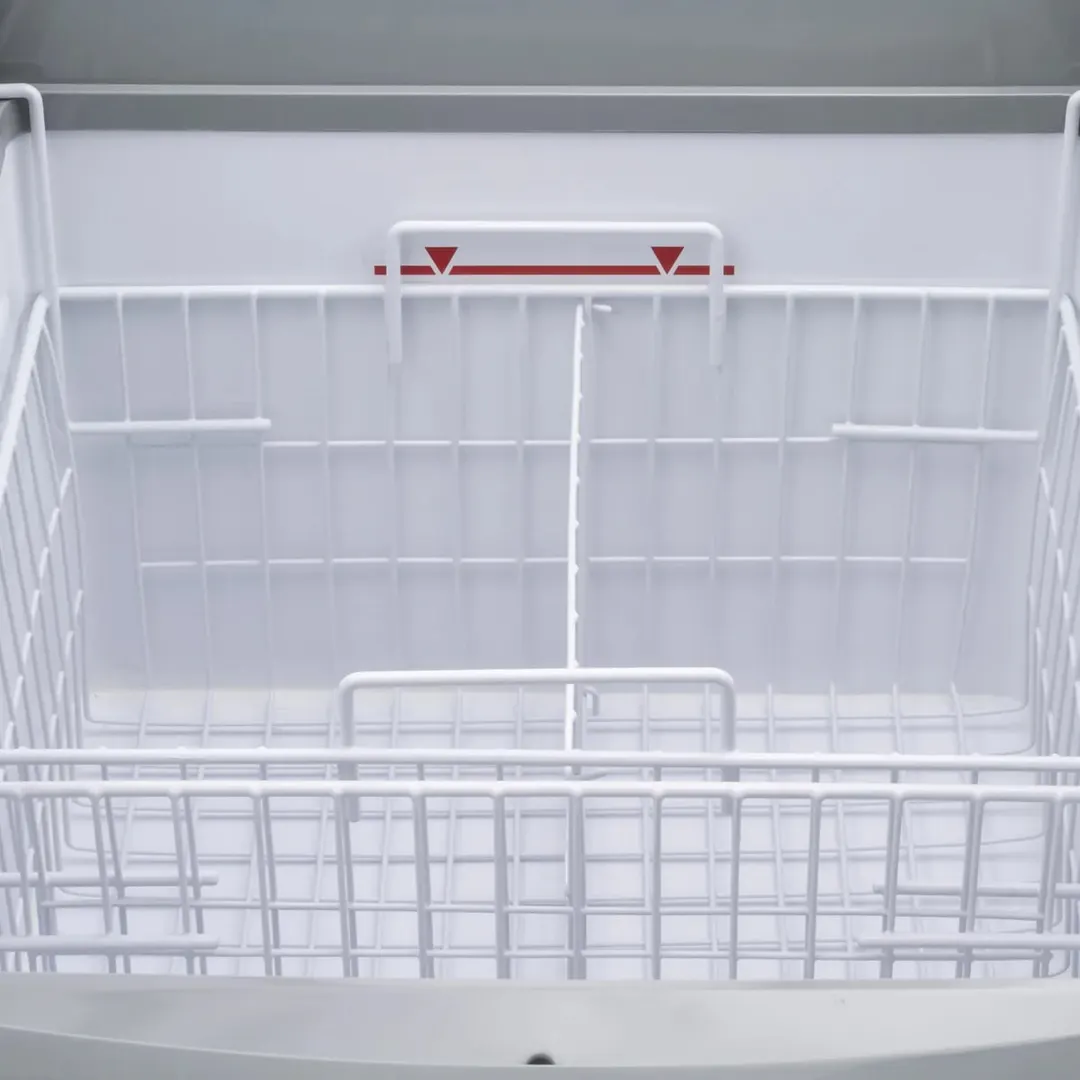 Maxx Cold MXF25CHC-2 25" Curved Lid Ice Cream Display Freezer, 3.81 cu. ft.