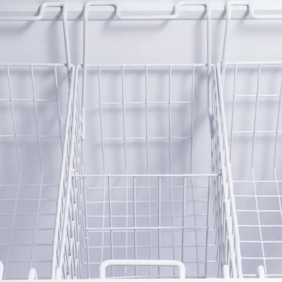 Maxx Cold MXF72CHC-8 72" Curved Lid Ice Cream Display Freezer, 14.3 cu. ft.