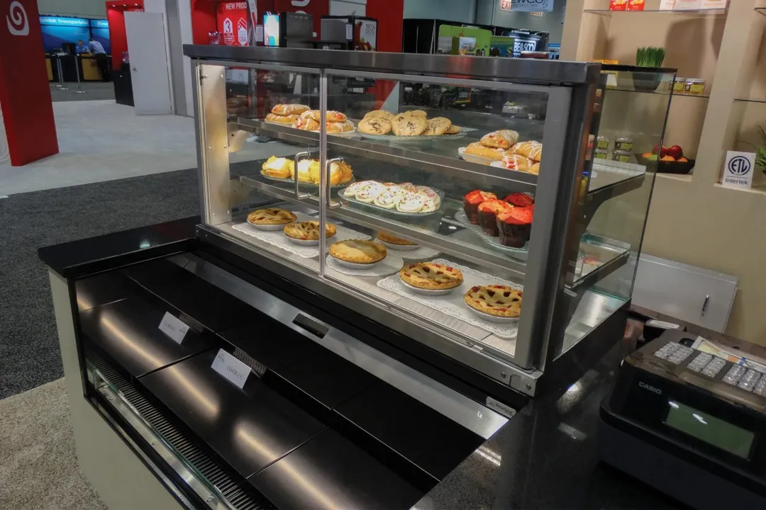 Structural Concepts CGSV4522 45" Impulse® Service/Self-Service Non-Refrigerated Display Case