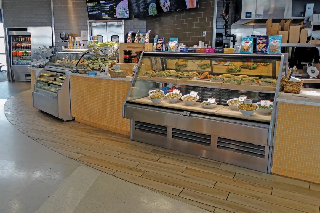 Structural Concepts GMDS6R 75" Curved Refrigerated Deli Display Case