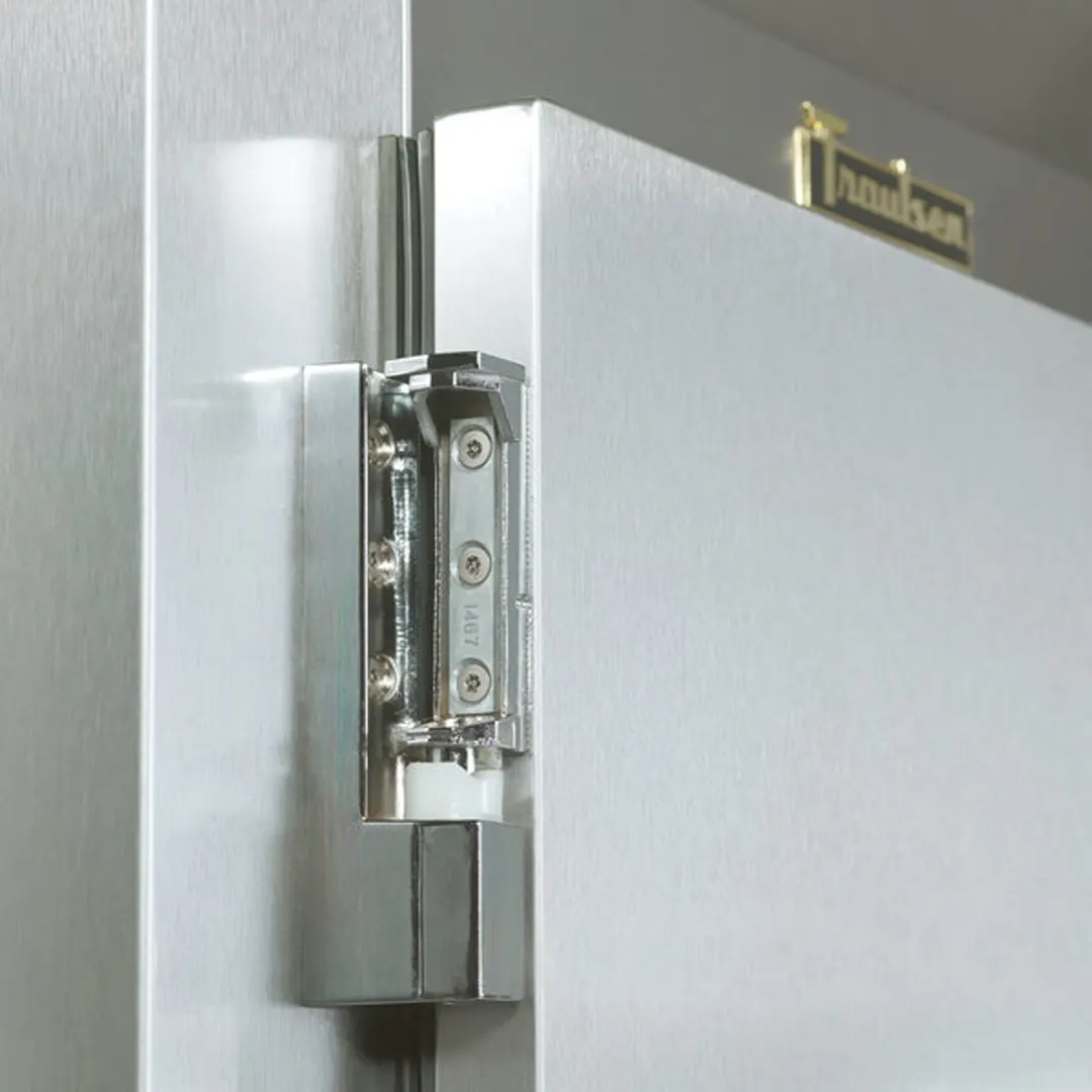 Traulsen RW132WP-COR02 1-Section Heated Holding Cabinet, 26.1 cu ft, Stainless Steel, Left-Hinged Solid Door, 3 Shelves